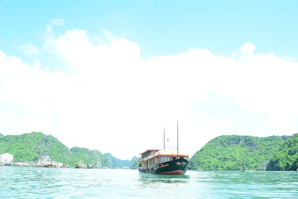 OCEAN CRUISES 2D1N