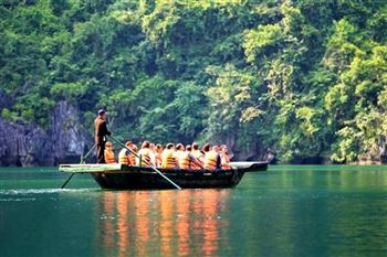 *!<=*ParamsSpilitItems*=>*!Day 2*!<=*ParamsSpilitItems*=>*!DISCOVER THE LIFE OF LOCAL PEOPLE – VUNG VIENG VILLAGE OR BAI TU LONG BAY NATIONAL PARK (B, L, D)*!<=*ParamsSpilitItems*=>*!