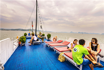 *!<=*ParamsSpilitItems*=>*!Day 2*!<=*ParamsSpilitItems*=>*!HALONG /  CUA VAN VILLAGE*!<=*ParamsSpilitItems*=>*!